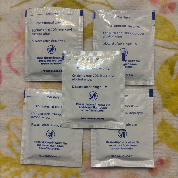 Sanitizer Bundle: Nine (9) sanitizing wipes and One (1) liquid - Picture 5 of 9